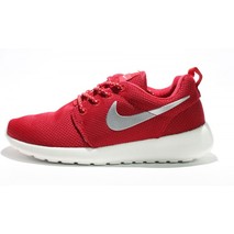 Красные кроссовки женские Nike Roshe Run на каждый день